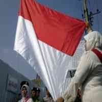 Penuh Sindiran, Warga Stren Kali Gelar Upacara HUT RI 