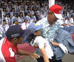 Upacara HUT ke-65 RI di Grahadi, 31 Peserta Pingsan