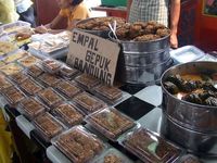 Berburu Makanan Berbuka di Pasar Benhil