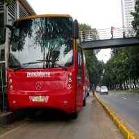 Apes, Pencopet Ponsel Terjatuh dari Bus TransJ