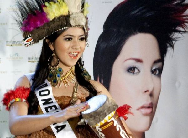 Uniknya Kostum Finalis Miss Universe 2010