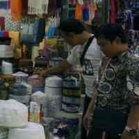 Berkah Ramadan Bagi Penjual Songkok dan Surban