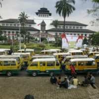 Usai Blokir Diponegoro, Angkot Kuning Serbu Balaikota