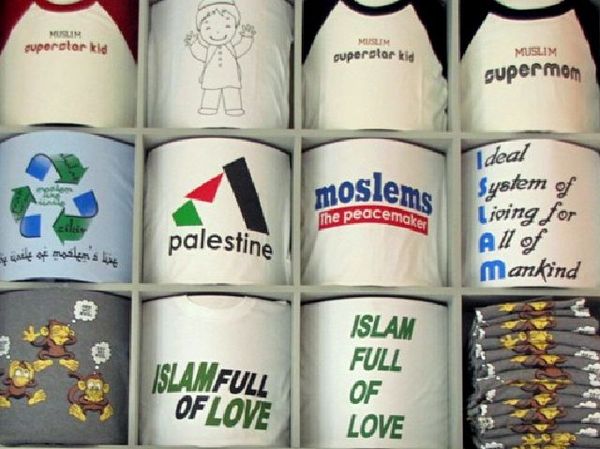 Bergaya Dengan Kaos Muslim