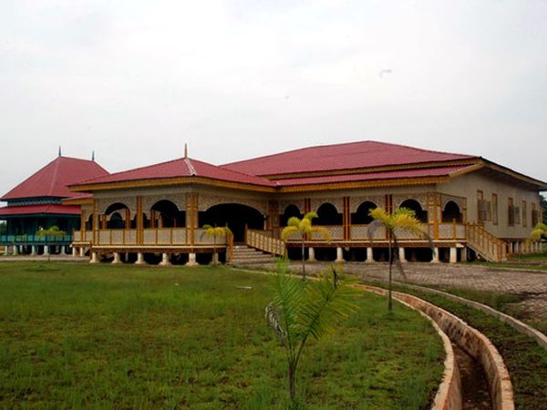 Menikmati Kemegahan Istana Sayap Pelalawan