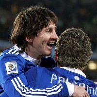 Batista Lindungi Messi dari Palermo