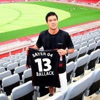Ballack Ingin Beri Piala buat Leverkusen