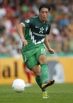 Oezil di Madrid, Messi di Barca