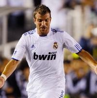 Oezil Datang, Siapa Terbuang?