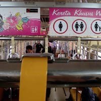Sanksi Bagi Pria yang Menumpang Gerbong Wanita Hanya Disoraki