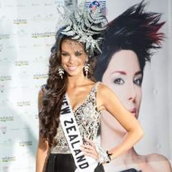 Miss New Zealand Dikritik Pakai Baju Bekas di Miss Universe