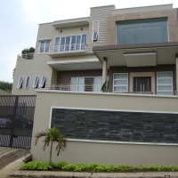 Seorang Perampok Todongkan Pistol pada Tuan Rumah