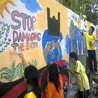 Rayakan HUT RI dengan Mural Tema Lingkungan