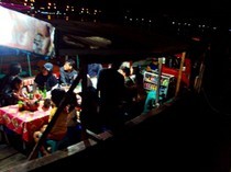 Menunggu Sahur di Warung Kopi Tepian Musi