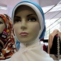 Belum Bisa Pakai Kerudung? Belajar di Alisha Yuk!