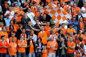 Pasukan Jeruk Serbu Gudang Peluru