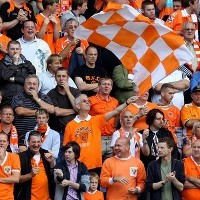 Pasukan Jeruk Serbu Gudang Peluru