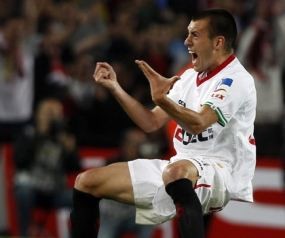 Arsenal Incar Bek Sevilla 