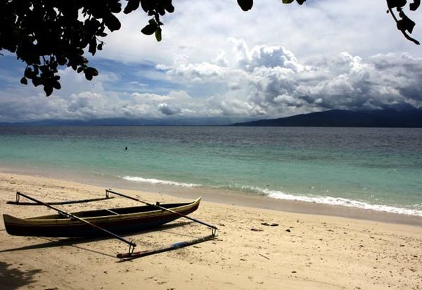Pesona Pantai Liang Ambon