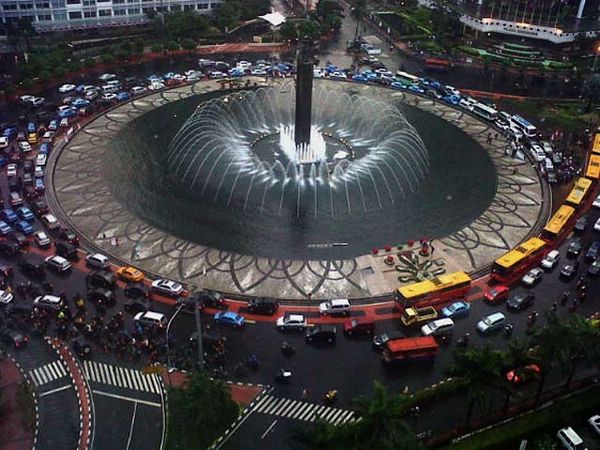 Bundaran HI Mengular