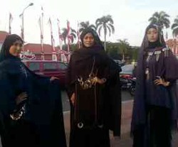 Gaya Busana Muslim Terbaru Berbahan Lycra dan Sutera