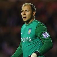 Kiper Villa Korban Pelemparan