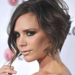 Victoria Beckham Pecat Karyawan Untuk Berhemat