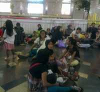 Jelang Lebaran, Masyarakat Serbu Pakaian di Tanah Abang