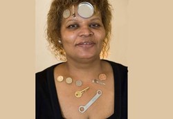 Wow, Ada Manusia Magnet dengan Tubuh yang Bisa Menarik Logam