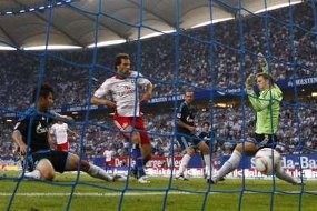 Van Nistelrooy Menangkan Hamburg