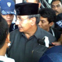 Mantan Gubernur Kepri Ismet Abdullah Divonis 2 Tahun Penjara