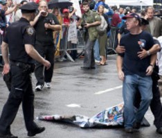 Penentang & Pendukung Pembangunan Masjid di New York Demo Bersama
