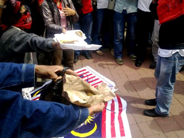 Kedubes Malaysia Dilempari Tinja