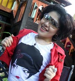 Tina Toon Ingin Hilangkan Phobia Binatang