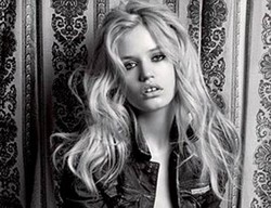 Georgia Jagger, Berpose Seksi di Iklan Jeans