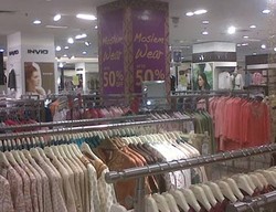 Busana Muslim Rp 150 ribu-an di Debenhams