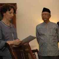 Gus Sholah Ajak AS Belajar Islam di Ponpes