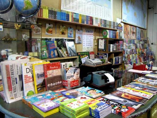 Berburu Buku Klasik di Toko Buku Djawa Berburu Buku Klasik di Toko Buku Djawa