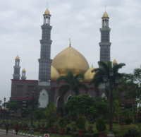 Masjid Kubah Emas Kian Bersinar Saat Ramadan