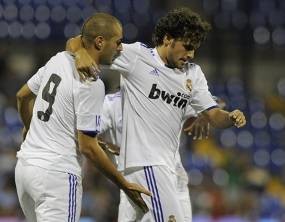 Dua Gol Benzema Menangkan Madrid