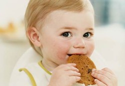 8 Manfaat Menunda Makanan Padat Hingga Bayi Usia 6 Bulan