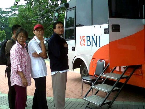 Kas Keliling BI Dipadati Warga