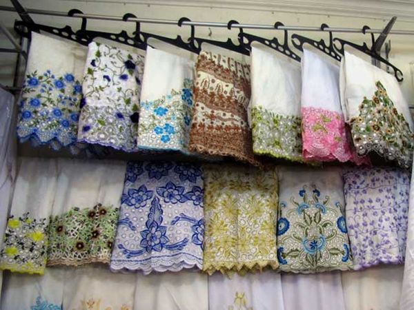 Tren Mukena di Pasar Baru Bandung