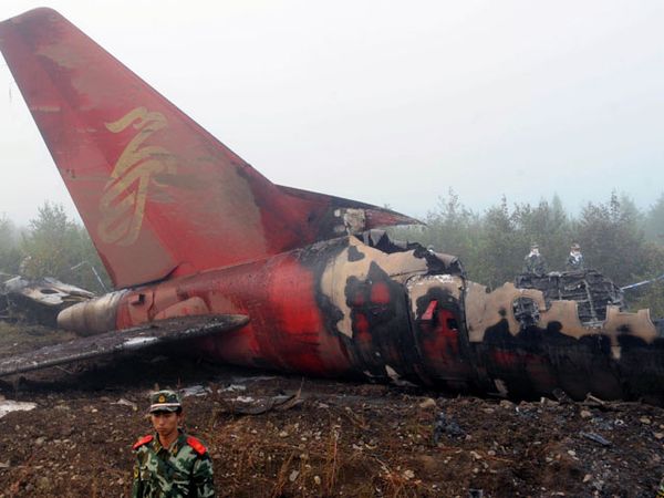 Henan Airlines Terbakar 43 Penumpang Tewas