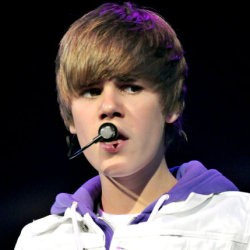 Justin Bieber Undang Penggemar Main Film Bareng