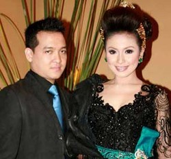 Kedatangan Suami, Kado Ultah Spesial Virnie Ismail