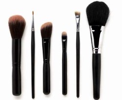 Melindungi Alat Make-up dari Bakteri (Bagian 1)