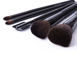 Melindungi Alat Make-up dari Bakteri (Bagian 2)