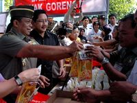 Panglima TNI Jualan Minyak Goreng