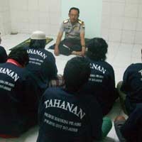 Tahanan Polsek Karangpilang Dapat Tausiah Ramadan